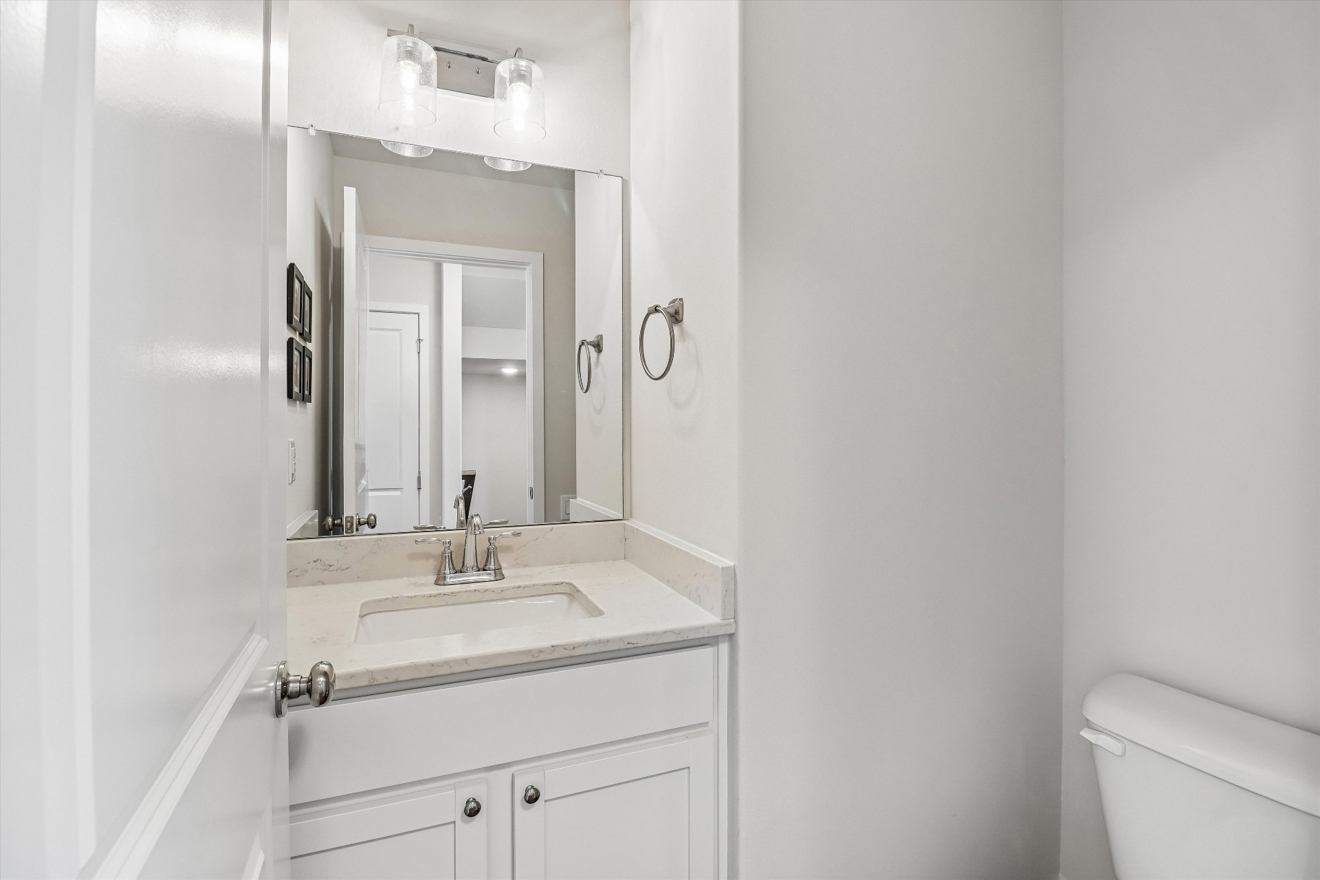 Powder bath with quartz vanity and modern fixtures